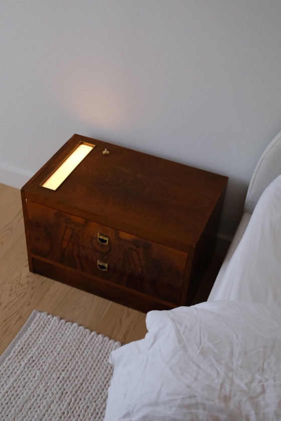Comodini vintage in radica con due cassetti e luci integrate, Legno, Marrone (foto 3 di 11)