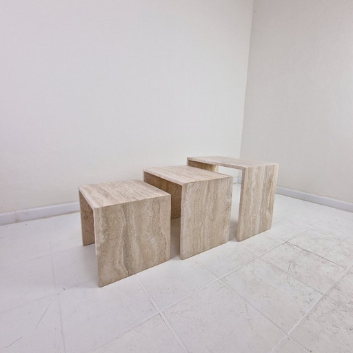 Italienische Beistelltische aus Travertin mit Rillenmuster aus den 1980er Jahren – 3er-Set