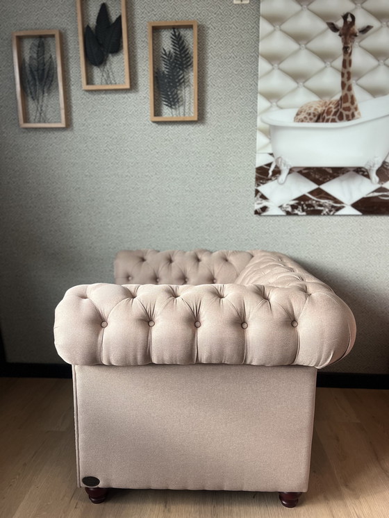 Image 1 of Poltrona Chesterfield Brighton in tessuto – Pitch Sand