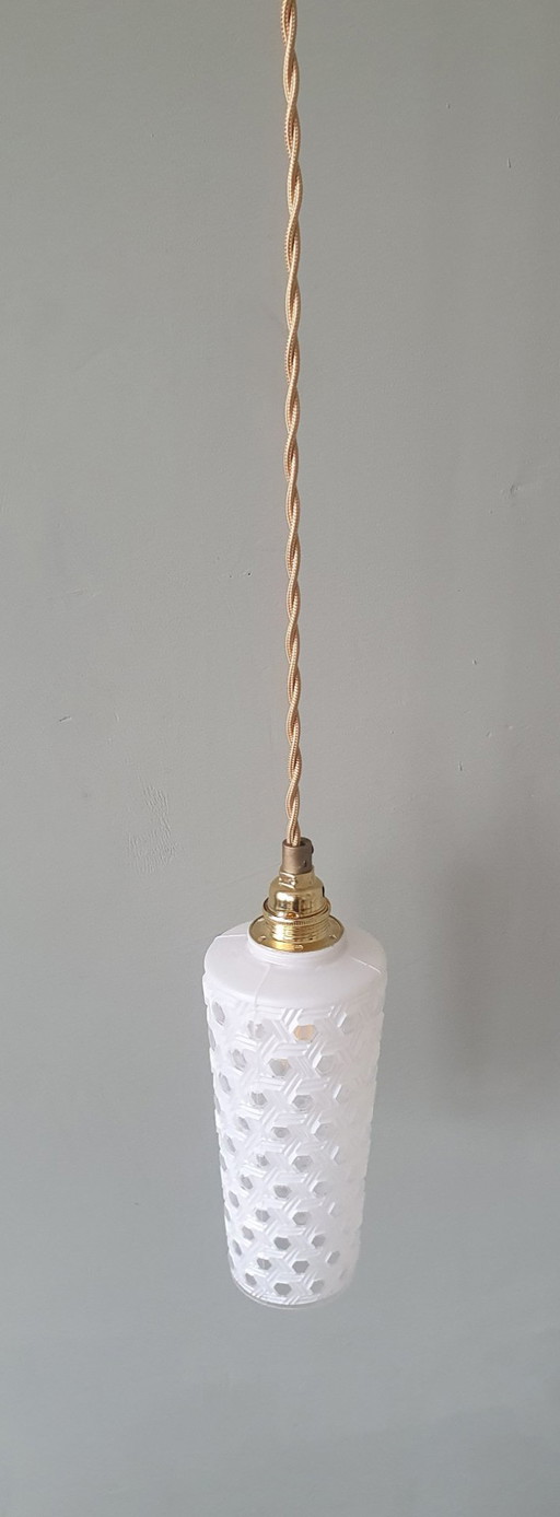 Suspension vintage milieu du siècle, forme conique, verre pressé dépoli à motifs