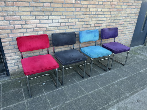 4 chaises en tissu côtelé avec structure tubulaire chromée