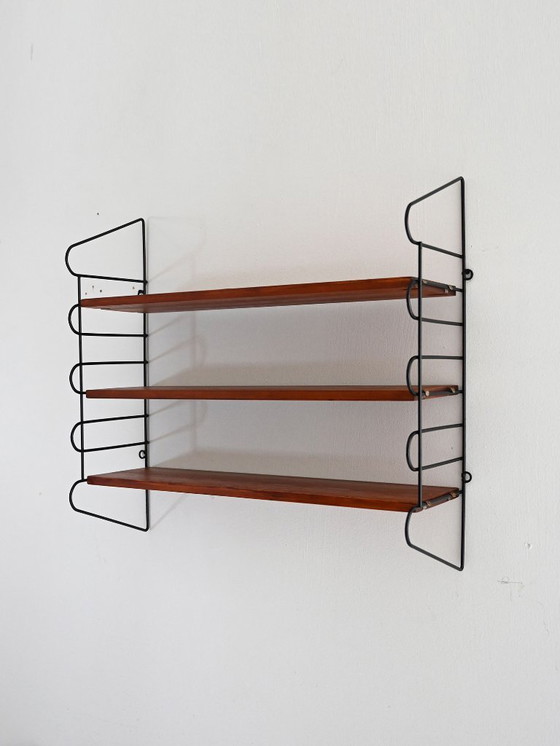 Image 1 of Scandinavische wandplank "hylla" in mahoniehout en metaal uit 1960