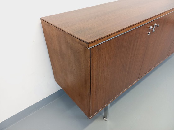 Image 1 of Vintage modern dressoir van palissanderhout en verchroomd metaal uit de jaren 60 en 70.