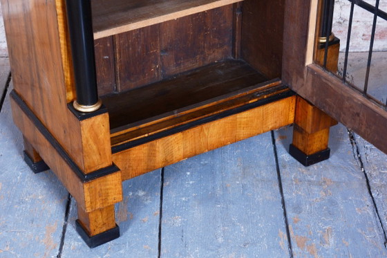 Restored Biedermeier Display Cabinet, Walnut, Glass, 1820s, Austria – Iron (photo 4 of 19)