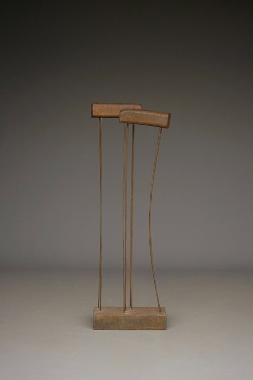 Escultura cinética abstracta según Harry Bertoia, década de 1960