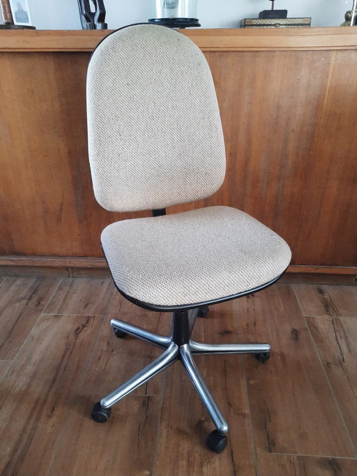 Chaise de bureau Giroflex – modèle 8026 – conçue par Martin Stoll
