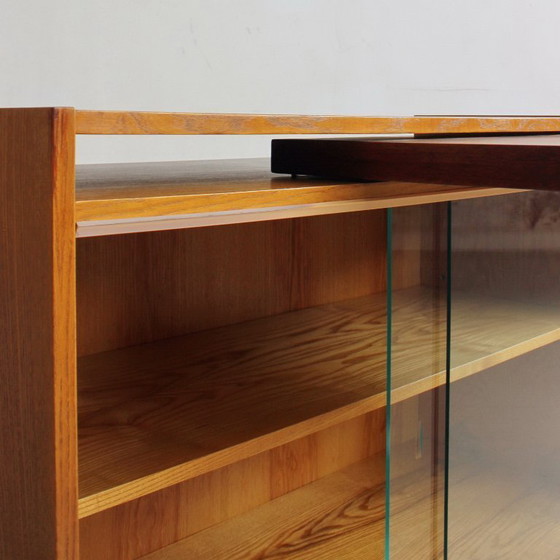 Image 1 of Bureau met kast uit het midden van de 20e eeuw, jaren 60, Tsjecho-Slowakije, vintage, volledig gerestaureerd.