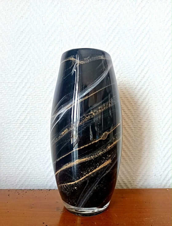 Image 1 of Schwarze und goldene Vase aus Muranoglas