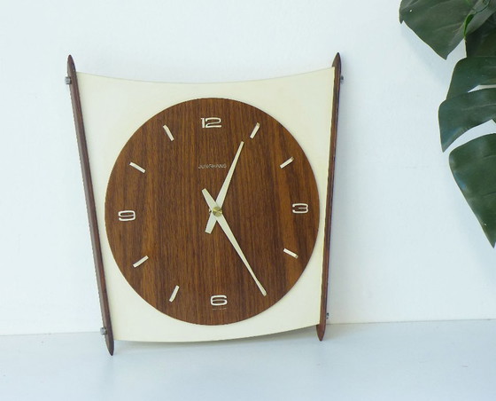 Image 1 of Vintage wandklok JUNGHANS uit de jaren 60/70, minimalistisch, atomisch Deens design, teakhout.