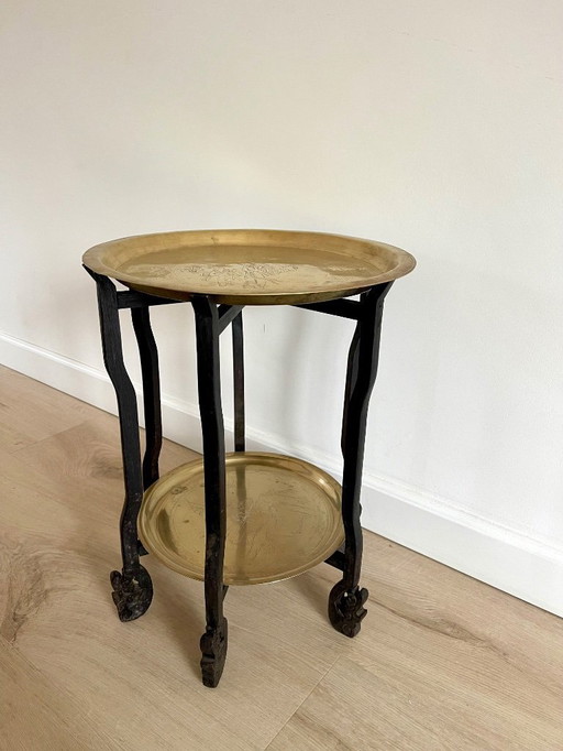 Table à thé asiatique ancienne avec bols en bronze