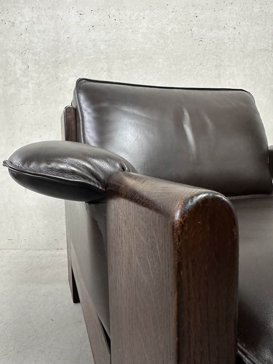 Image 1 of Vintage Leolux bruinkleurige lederen/eiken ‘Lounge chair and ottoman’ van Harry de Groot - 1970