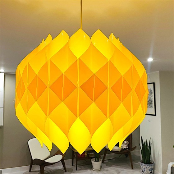 Image 1 of Grande lampe suspendue en acrylique jaune de Bonita, années 1960
