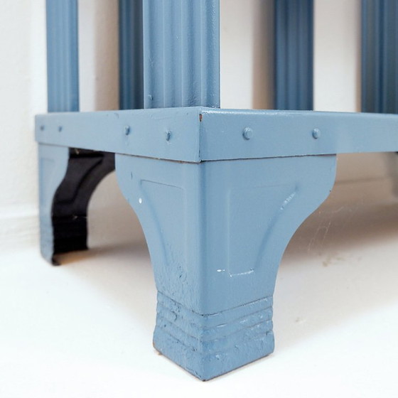 Image 1 of Estantería Strafor de metal pintado, siglo XX