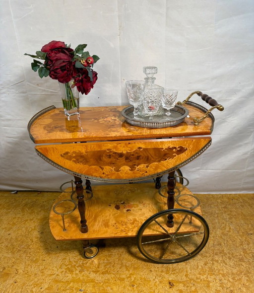 Vintage Italiaanse Sorrento Inleg Walnoot Serveerwagen | Circa jaren 70 | Koperen Details. – Wood (photo 2 of 13)