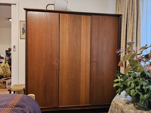 Armadio vintage in teak impiallacciato (circa 70 anni) – buone condizioni