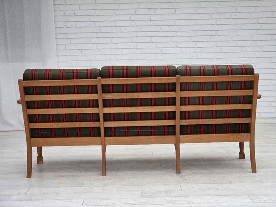 Image 1 of Dänisches 3-Sitzer-Sofa aus den 1970er Jahren, grüne Möbelwolle, Eichenholz.