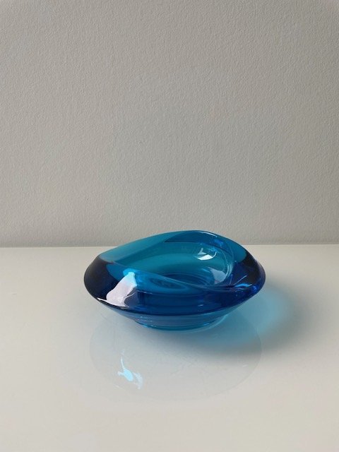 Modern Design Glass Bowl in Bright Blue Color