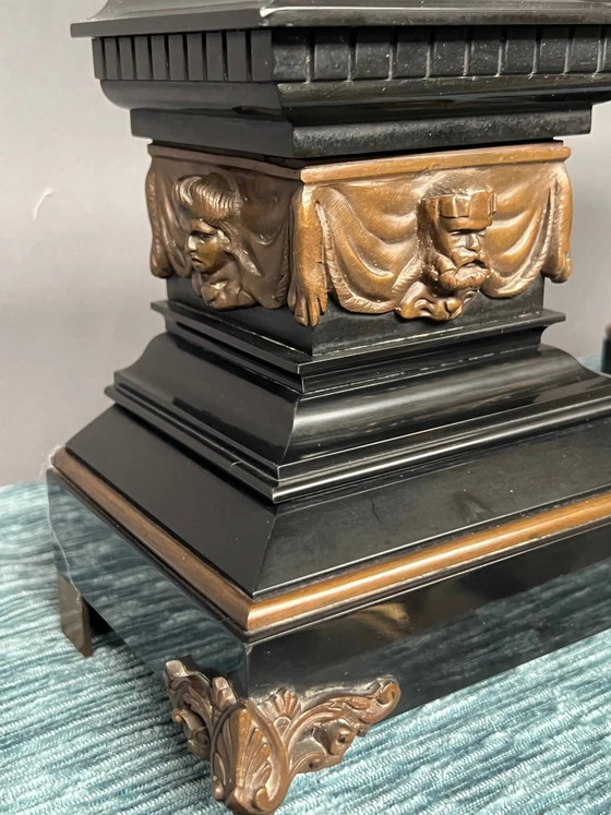Paire de grands chandeliers de style Renaissance. Marbre. Bronze massif. – Bougeoirs et chandeliers, Marble (photo 6 of 10)