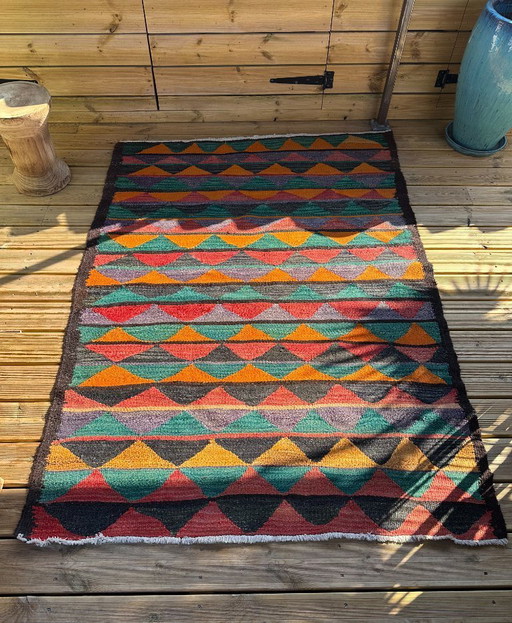 Veelkleurig handgemaakt kilim vloerkleed. Turkije, jaren 1970
