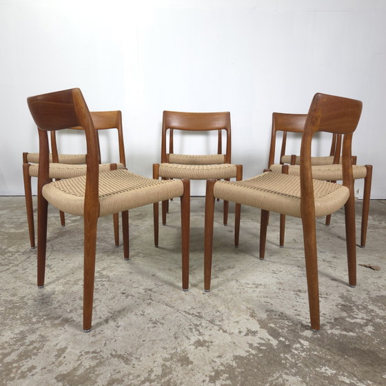 Image 1 of Volledig gerestaureerd 8x Niels Møller model 77 eetkamerstoel teak nieuw papercord