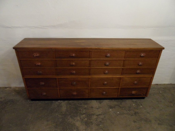 Image 1 of Vintage eiken winkelkast met lades