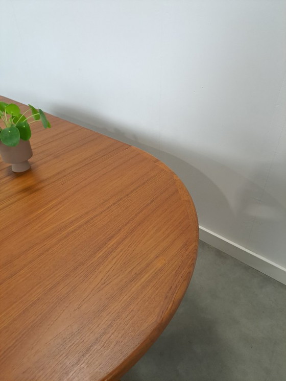 Image 1 of Table de salle à manger ronde en teck à rallonge design danois