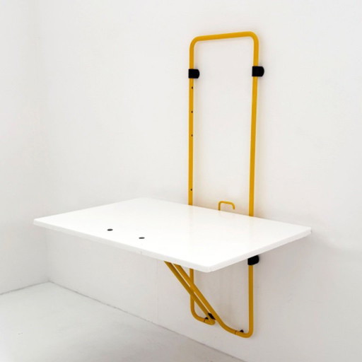 Clino buisvormige wandtafel van Mario Mazzer voor Magis, 1980