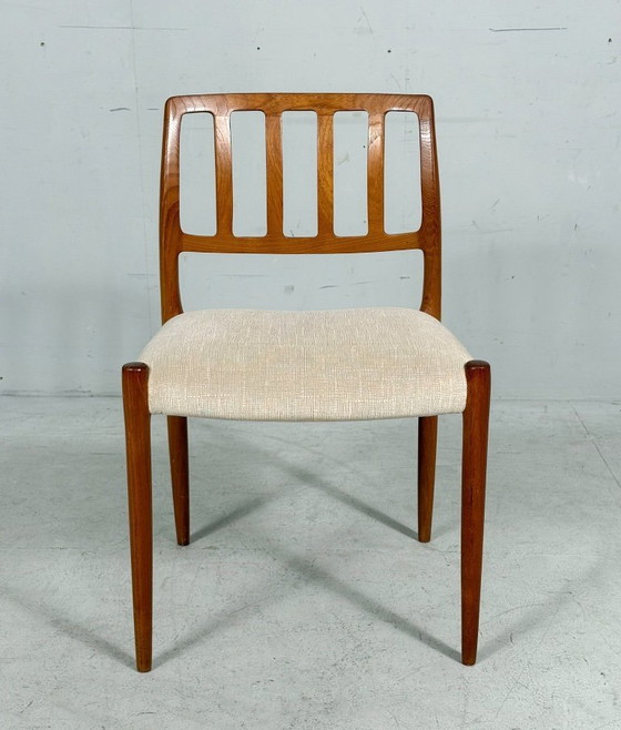 Image 1 of JL Møllers, ensemble de 4 chaises de salle à manger, modèle '83', teck, laine, années 1960, Danemark (4)