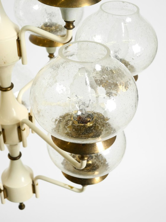 Image 1 of Bellissima lampada da soffitto a forma di tulipano in ottone e vetro, degli anni '60, disegnata da Hans Agne Jakobsson.