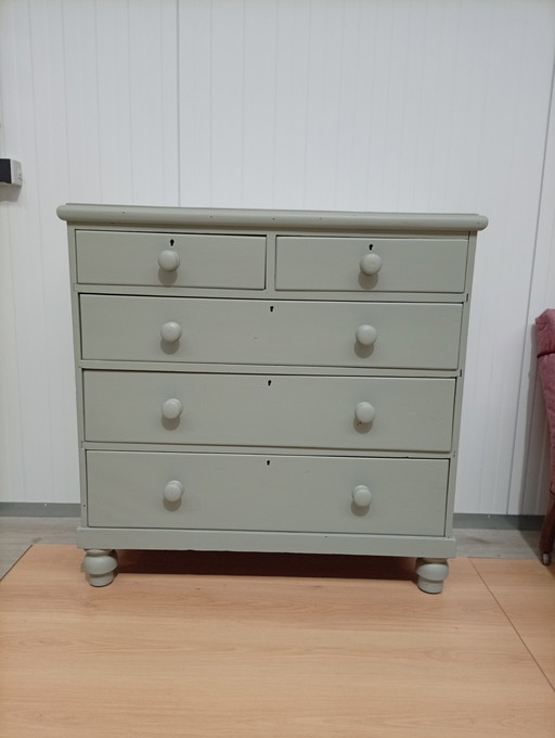Vintage chest of drawers
