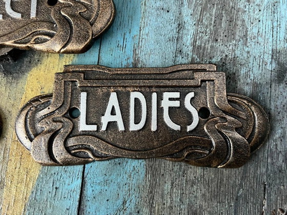 Image 1 of Set di tre insegne per toilette in stile Art Nouveau: ghisa, bronzo con lettere argentate