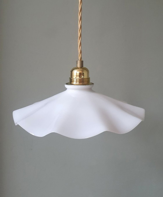 Vintage French Opaline pendant lamp with corrugated shade – Metal (photo 10 of 20)