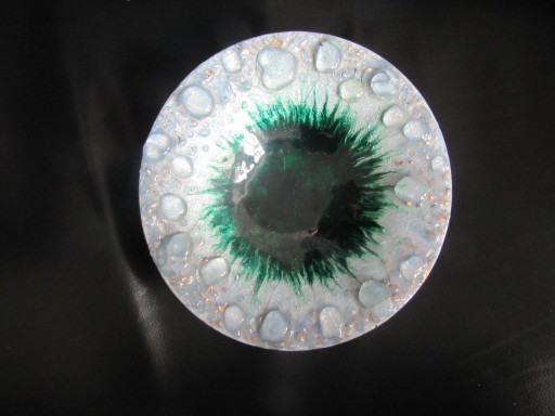 Ciotola smaltata Boris Veisbrot LIMOGES, piatto modernista con dettagli dorati.