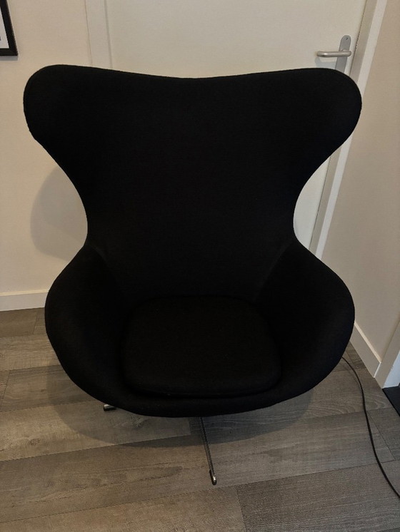 Image 1 of Mooie stoel in stijl van een egg chair