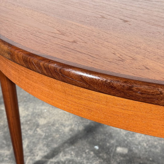 G-Plan Round Extendable Teak Dining Table, 1960s – Wood (photo 4 of 20)