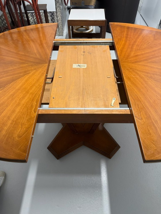 Image 1 of Ausziehbarer runder Esstisch im Art-Deco-Stil mit Sonnenmusterfurnier