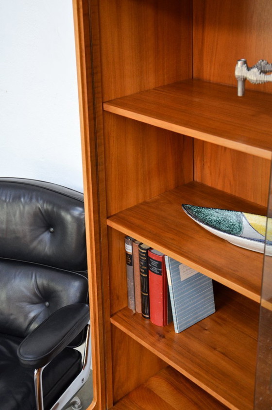 Image 1 of Vetrina vintage anni '60 in noce