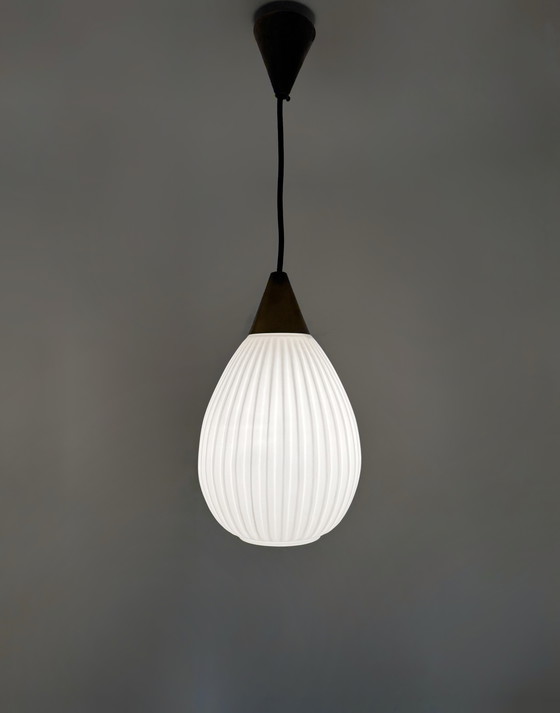 Image 1 of Opaline Scandinavische stijl 60's hanglamp