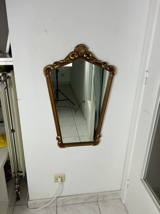Image 1 of Specchio vintage in legno in stile francese elegante