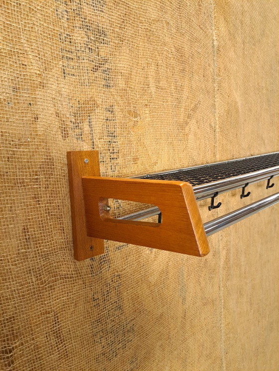 Image 1 of Porte-manteau mural en teck avec crochets chromés, fabriqué en Suède, n° 14