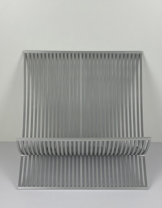 Image 1 of Soporte para libros y revistas UMBRA de lamas de aluminio cepillado. Plegable diseñador MICHELLE IVANKOVIC