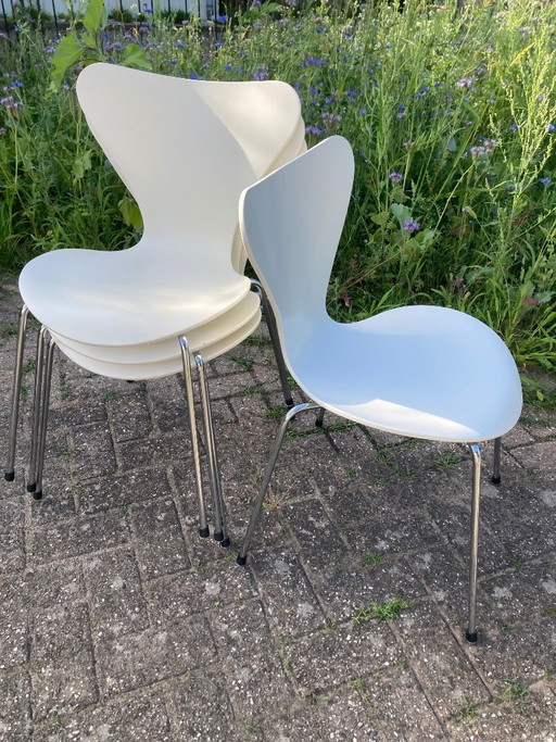 4x Arne Jacobsen/Fritz Hansen Butterfly Chair 3107 - white - like new!