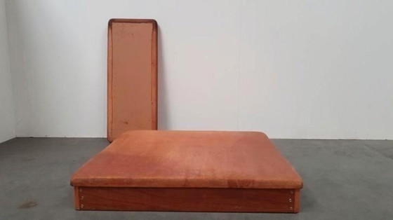 Image 1 of Tavolino vintage, mobiletto da palestra, scatola per ginnastica, imbracatura in pelle, teak anni '70