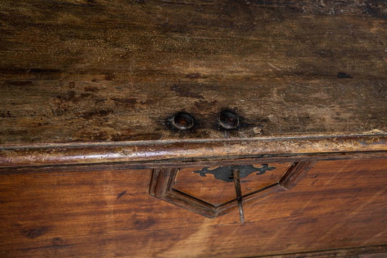 Image 1 of Cassapanca in legno con coperchio, fine XVIII secolo.