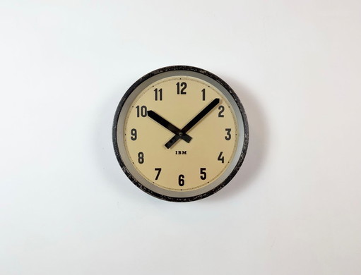 Horloge murale industrielle noire d'IBM, années 1950 – klokken, Glass, Iron (photo 2 of 16)