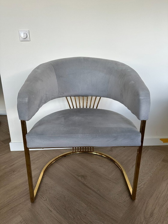 Image 1 of Lussuoso tavolo da pranzo in marmo (130 cm) con gamba a clessidra color oro + 4 sedie in velluto