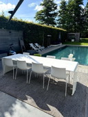 Mesa MDF Italia La Grande + 8 sillas de diseño Arper Catifa 46