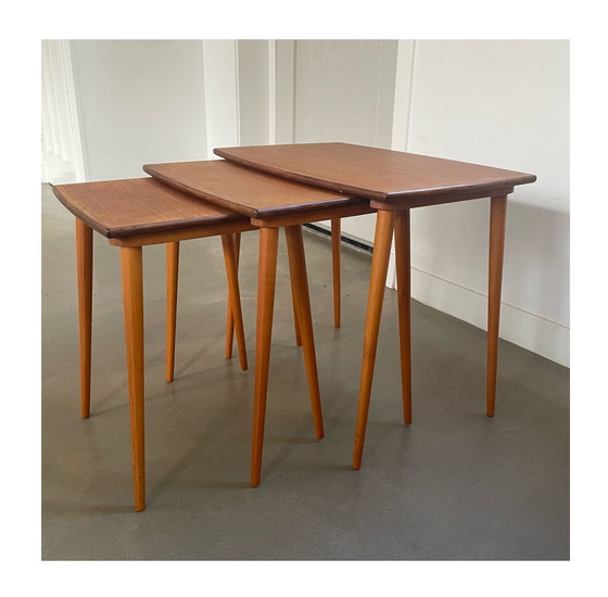 Image 1 of Tables gigognes scandinaves au design Mid Century