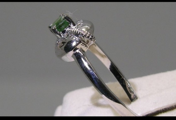 Image 1 of Green emerald ring