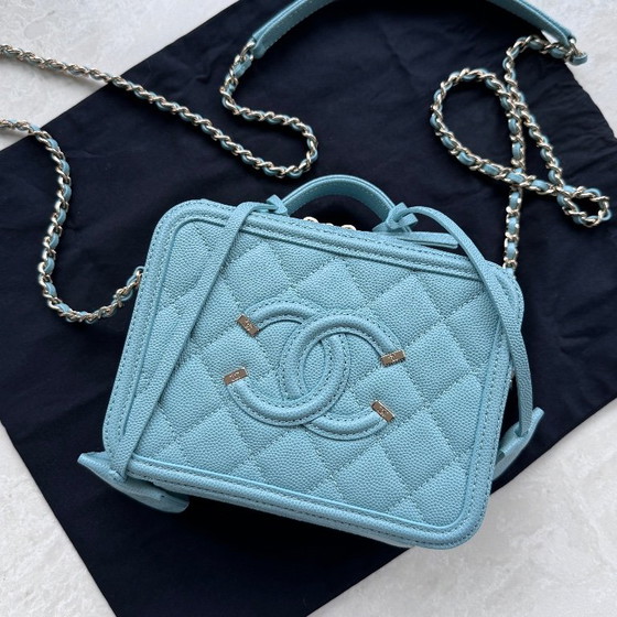 Tocador de Chanel – Bolsos cruzados, Calfskin (photo 11 of 13)